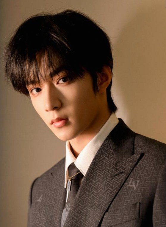 郭德纲最新动态揭秘：相声大师的坚持与争议并存